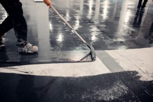 Aplicación de resina epóxica para pisos en interiores en CDMX